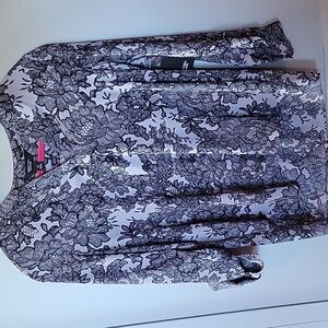 Vera Wang women's v neck blouse